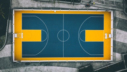 开云平台-体坛疯狂一夜，欧联变阵、湖人绝杀、勇士跨界备战中超